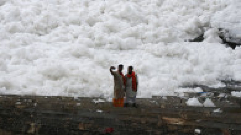 Spuma toxică a acoperit un râu sacru din India. FOTO: Profimedia Images | Poza 9 din 15