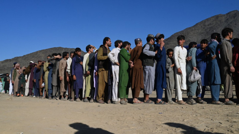 Sute de mii de afgani sunt expulzați din Pakistan înapoi în țara de origine. Foto: Profimedia Images