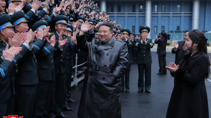 Kim Jong Un sosește la banchet. Sursa foto: Profimedia Images