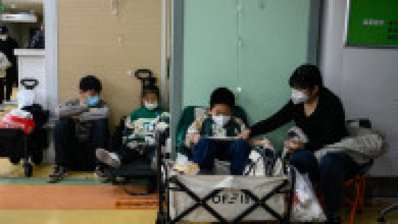 Spitalele din Beijing sunt copleşite de un val "fără precedent" de boli respiratorii la copii. FOTO: Prfoimedia Images | Poza 1 din 7