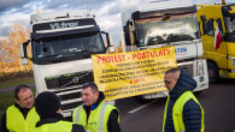 Imaginile blocadei de 10 zile la granița cu Polonia. Mii de camioane ucrainene stau pe loc, șoferii nu mai au mâncare sau combustibil. FOTO: Profimedia Images | Poza 2 din 13