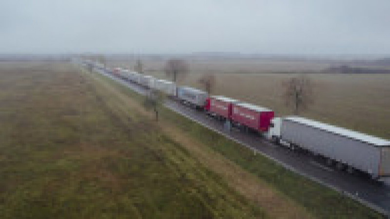 Imaginile blocadei de 10 zile la granița cu Polonia. Mii de camioane ucrainene stau pe loc, șoferii nu mai au mâncare sau combustibil. FOTO: Profimedia Images | Poza 12 din 13