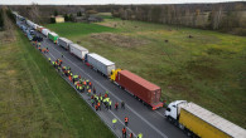 Imaginile blocadei de 10 zile la granița cu Polonia. Mii de camioane ucrainene stau pe loc, șoferii nu mai au mâncare sau combustibil. FOTO: Profimedia Images | Poza 13 din 13