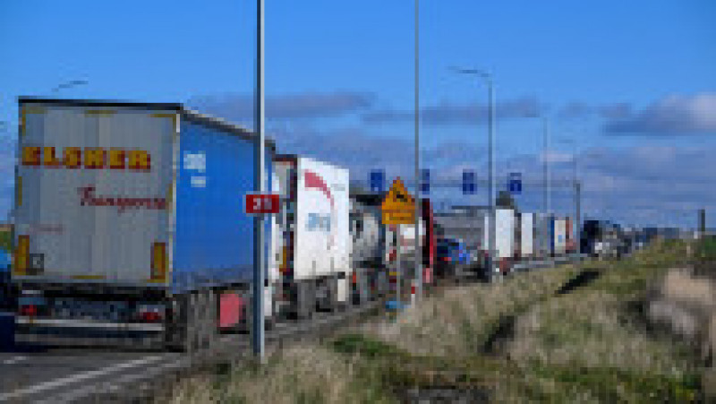 Imaginile blocadei de 10 zile la granița cu Polonia. Mii de camioane ucrainene stau pe loc, șoferii nu mai au mâncare sau combustibil. FOTO: Profimedia Images | Poza 8 din 13