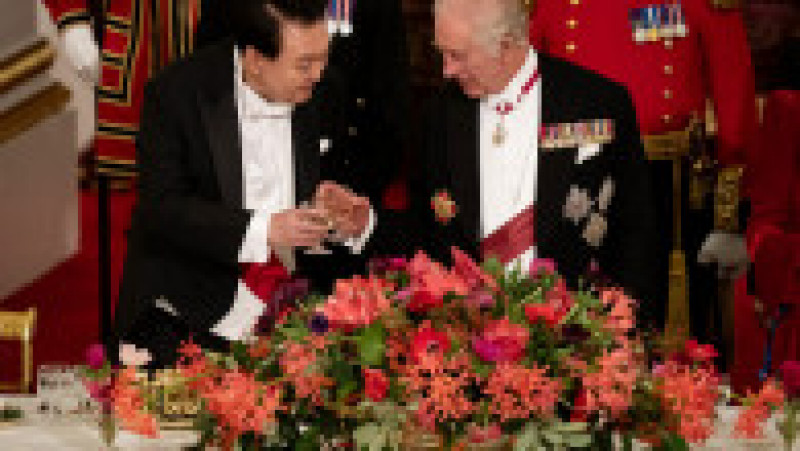 Calești aurite, paradă, covor roșu și un dineu luxos. Imagini spectaculoase din Londra, unde Charles l-a primit președintele sud-corean. FOTO: Profimedia Images | Poza 29 din 41
