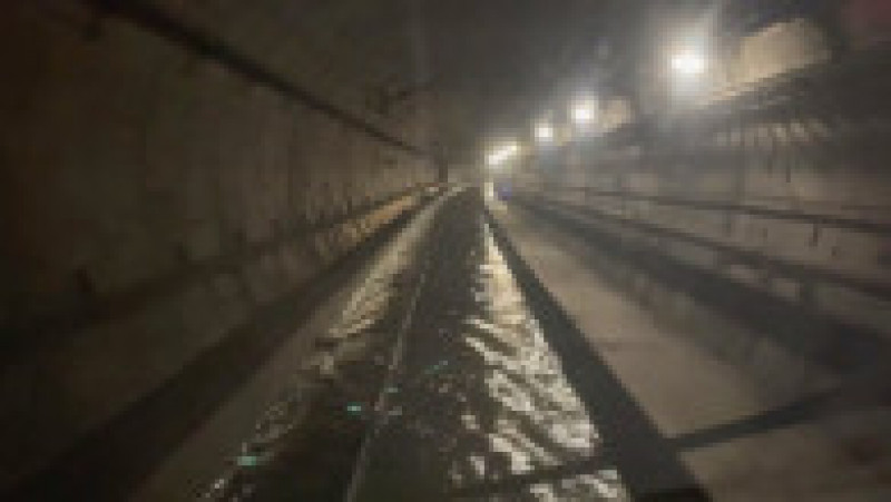 14 trenuri Eurostar au fost anulate după ce un tunel feroviar a fost inundat. Mii de pasageri au rămas blocați. FOTO: Profimedia Images | Poza 9 din 13