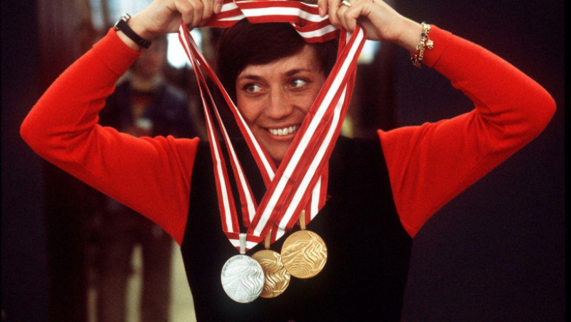 Fosta schioare germană Rosi Mittermaier, dublă campioană olimpică în 1976, a încetat din viaţă la vârsta de 72 de ani. “Gold Rosi” a câştigat în 1976 medaliile de aur la slalom şi la coborâre. Ea a urcat la Innsbruck şi pe treapta a doua a podiumului, la slalom uriaş. Sursa foto: Profimedia Images