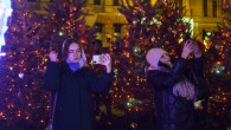 Primarul Kievului a aprins luminițele în uriașul brad de Crăciun din fața catedralei Sfânta Sofia. FOTO: Profimedia Images | Poza 25 din 34