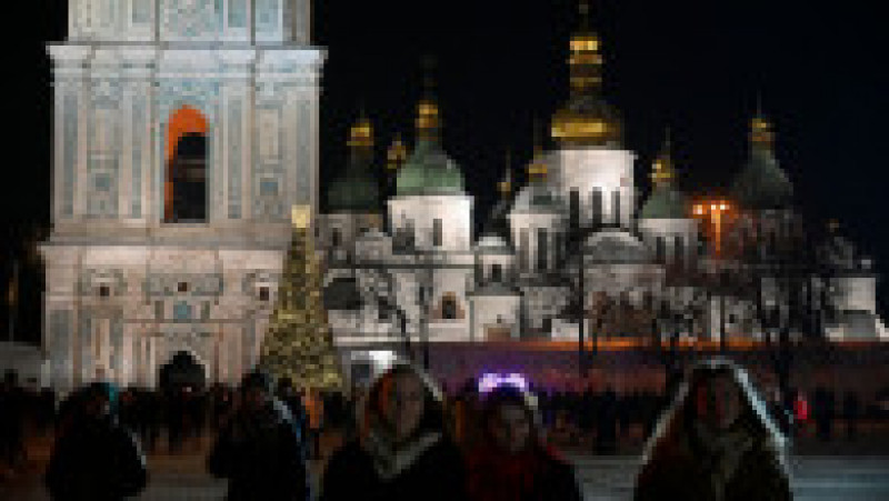 Primarul Kievului a aprins luminițele în uriașul brad de Crăciun din fața catedralei Sfânta Sofia. FOTO: Profimedia Images | Poza 26 din 34