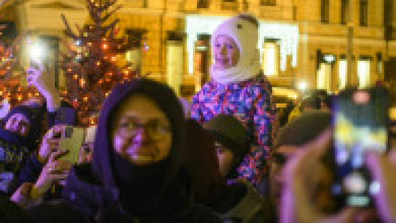 Primarul Kievului a aprins luminițele în uriașul brad de Crăciun din fața catedralei Sfânta Sofia. FOTO: Profimedia Images | Poza 19 din 34