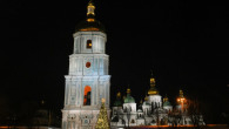 Primarul Kievului a aprins luminițele în uriașul brad de Crăciun din fața catedralei Sfânta Sofia. FOTO: Profimedia Images | Poza 31 din 34
