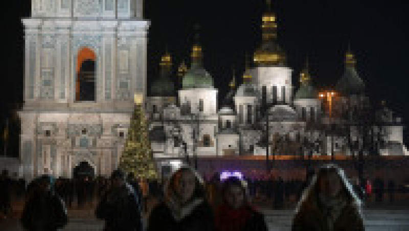 Primarul Kievului a aprins luminițele în uriașul brad de Crăciun din fața catedralei Sfânta Sofia. FOTO: Profimedia Images | Poza 28 din 34