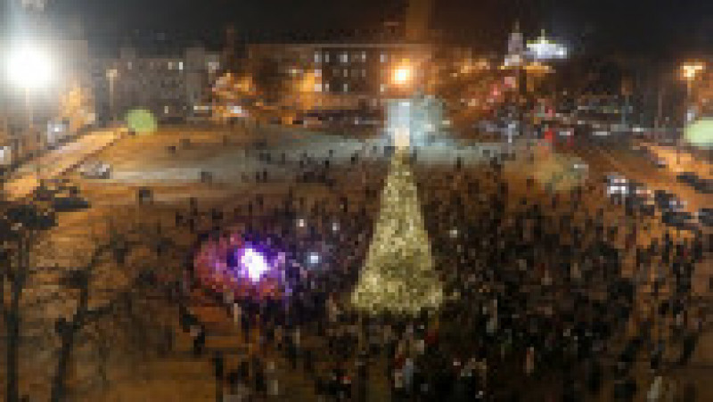 Primarul Kievului a aprins luminițele în uriașul brad de Crăciun din fața catedralei Sfânta Sofia. FOTO: Profimedia Images | Poza 6 din 34