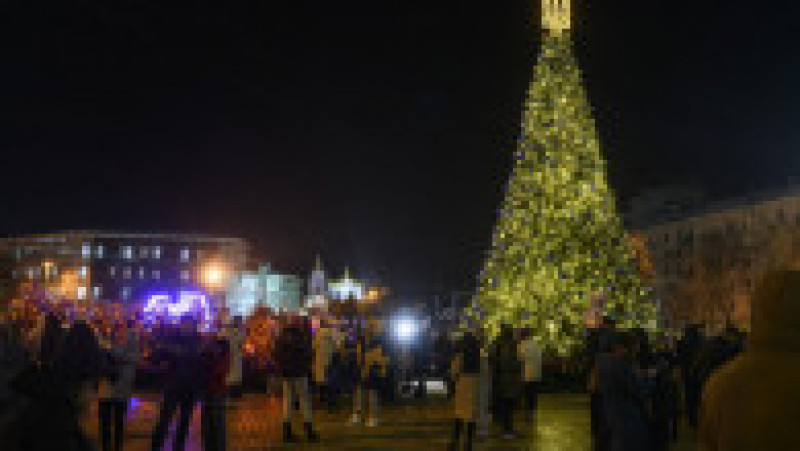 Primarul Kievului a aprins luminițele în uriașul brad de Crăciun din fața catedralei Sfânta Sofia. FOTO: Profimedia Images | Poza 8 din 34