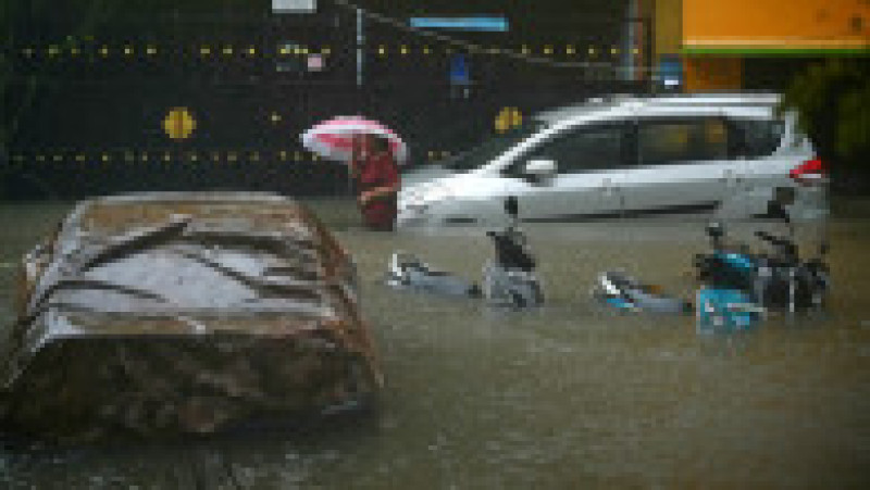 În mai multe zone apa ajungea până la genunchi. FOTO: Profimedia Images | Poza 2 din 8