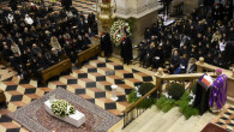 Mii de oameni au participat în Italia la înmormântarea Giuliei, studenta ucisă de iubitul posesiv. FOTO: Profimedia Images | Poza 9 din 14