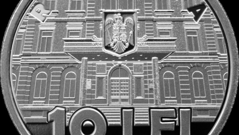 Aversul monedei aniversare cu tema 100 de ani de la înființarea Muzeului Militar Național „Regele Ferdinand I”. Sursa foto: Banca Națională a României