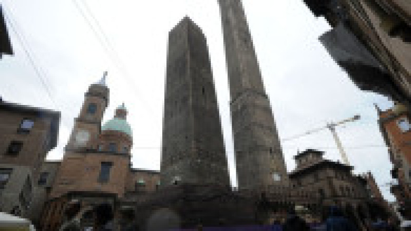 Turnul Garisenda are 47 de metri și datează din secolul al 12-lea. FOTO: Profimedia Images | Poza 3 din 8