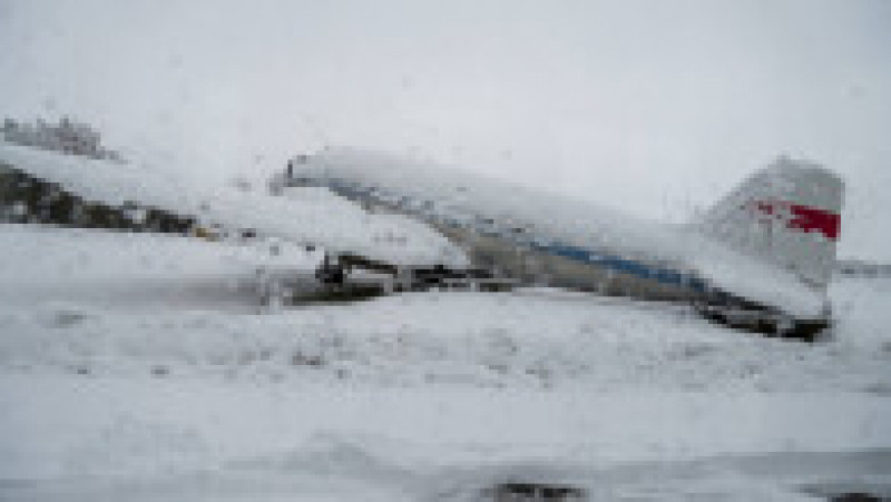 Zborurile au fost suspendate temporar, sâmbătă, din cauza condiţiilor meteorologice de iarnă. FOTO: Profimedia Images | Poza 3 din 5