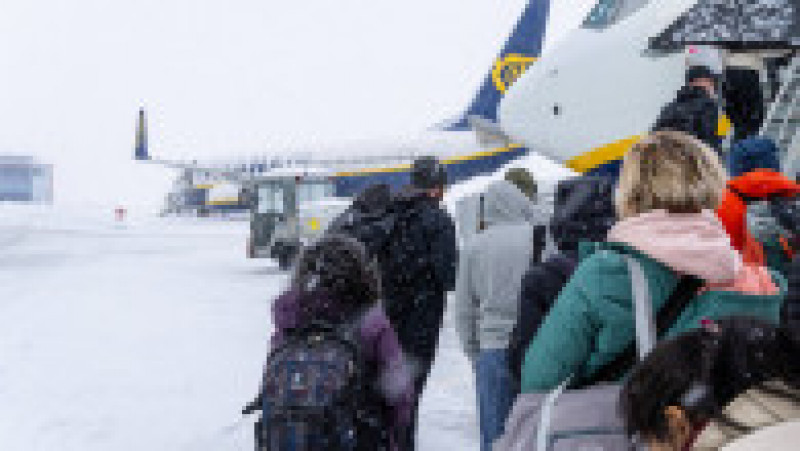 Zborurile au fost suspendate temporar, sâmbătă, din cauza condiţiilor meteorologice de iarnă. FOTO: Profimedia Images | Poza 5 din 5