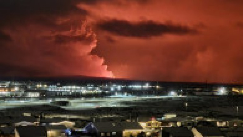 O erupţie vulcanică, a patra în trei ani, a început luni seară în Islanda. FOTO: Profimedia Images | Poza 1 din 5