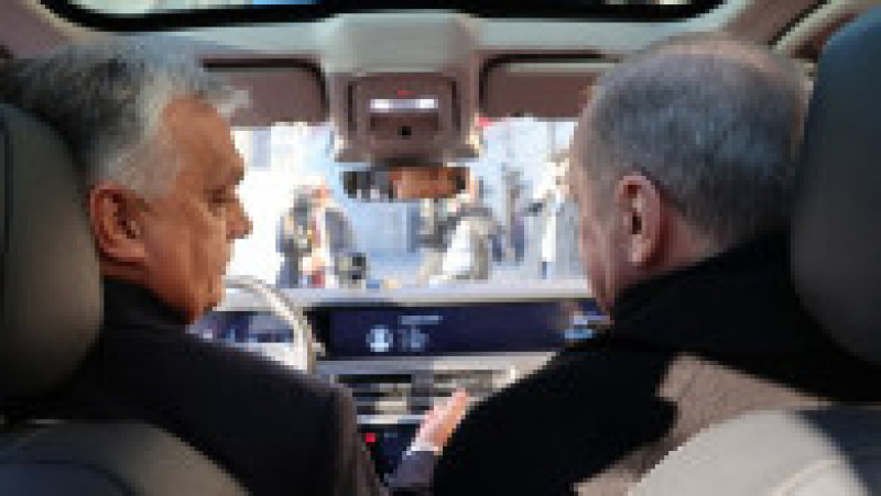 Viktor Orban a primit de la Recep Erdogan o mașina electrică. FOTO: Profimedia Images | Poza 2 din 6