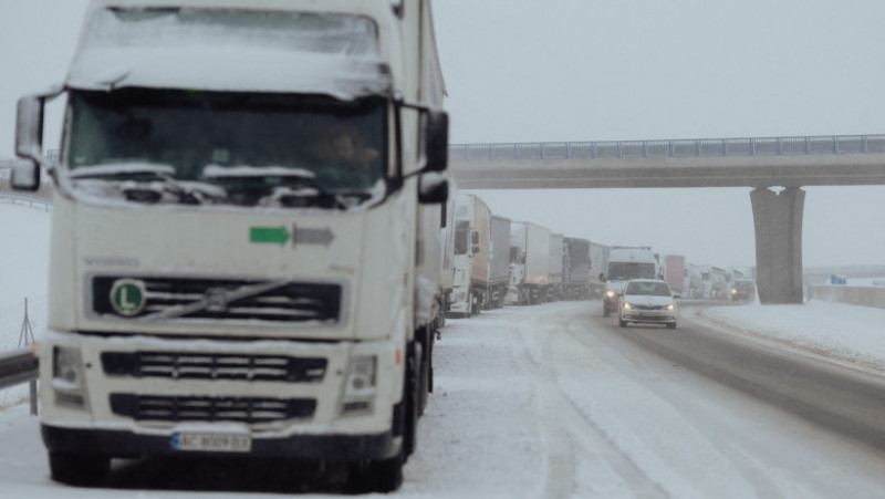 Camionagiii slovaci vor relua blocarea parţială a singurei treceri rutiere de mărfuri a ţării cu Ucraina. FOTO Profimedia Images