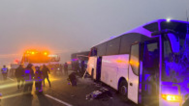 Unsprezece persoane au murit şi alte peste 50 au fost rănite într-un accident rutier produs joi în nord-vestul Turciei. FOTO: Profimedia Images | Poza 5 din 9