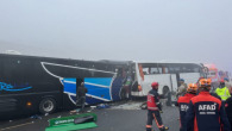 Unsprezece persoane au murit şi alte peste 50 au fost rănite într-un accident rutier produs joi în nord-vestul Turciei. FOTO: Profimedia Images | Poza 1 din 9