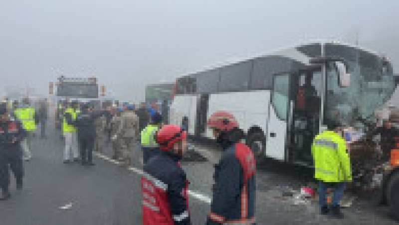 Unsprezece persoane au murit şi alte peste 50 au fost rănite într-un accident rutier produs joi în nord-vestul Turciei. FOTO: Profimedia Images | Poza 6 din 9