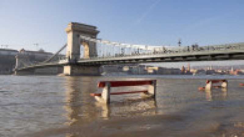 După o vară cu niveluri foarte de mici, Dunărea se revarsă la Budapesta. FOTO: Profimedia Images | Poza 15 din 16