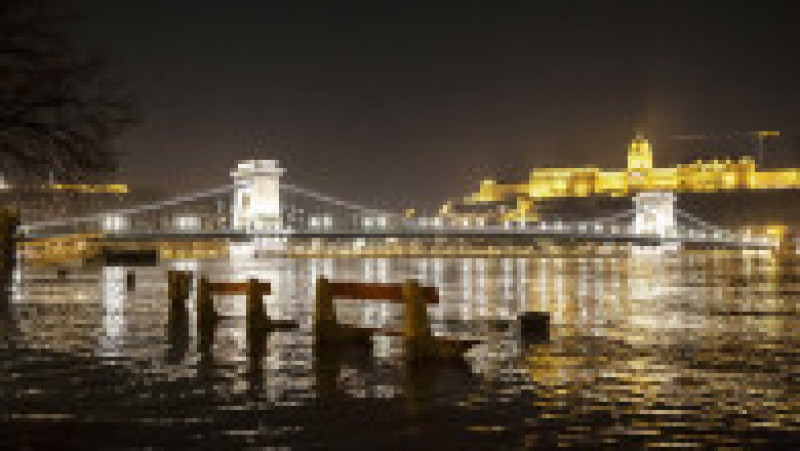 După o vară cu niveluri foarte de mici, Dunărea se revarsă la Budapesta. FOTO: Profimedia Images | Poza 7 din 16