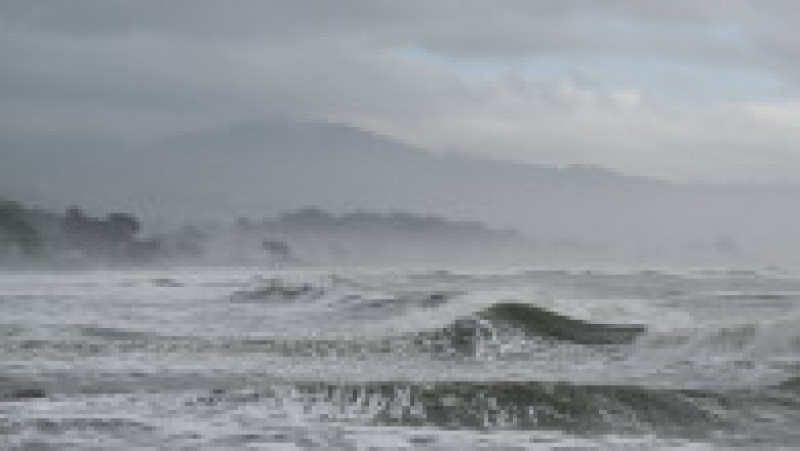 Valuri uriașe au năvălit pe coasta californiană, agitate de o furtună puternică în Oceanul Pacific.. FOTO Profimedia Images | Poza 2 din 7