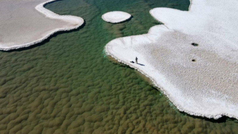Peisajul din aceste lagune ne arată cum s-ar putea ca viața să se fi dezvoltat pe planeta noastră acum 3,5 miliarde de ani. Captură foto: Twitter