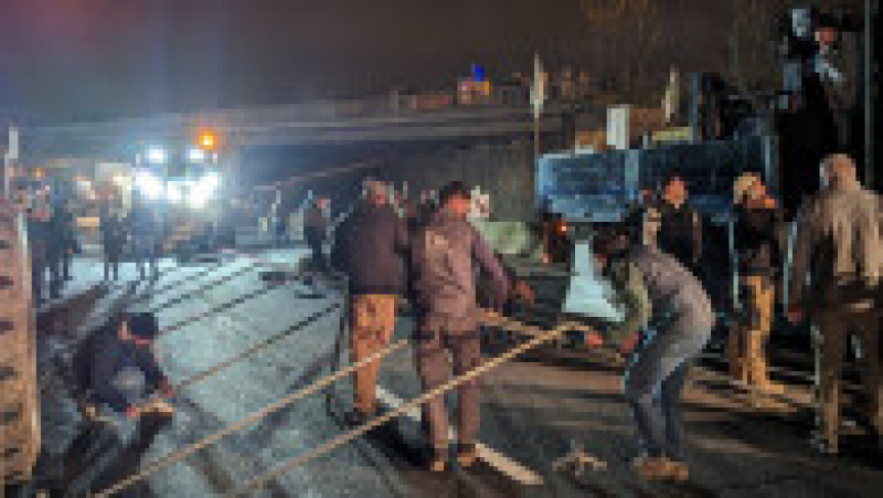 Furia fermierilor francezi ține Parisul blocat pentru a doua noapte la rând. La Bruxelles, fermierii belgieni s-au instalat în centrul orașului. FOTO: Profimedia Images | Poza 15 din 17