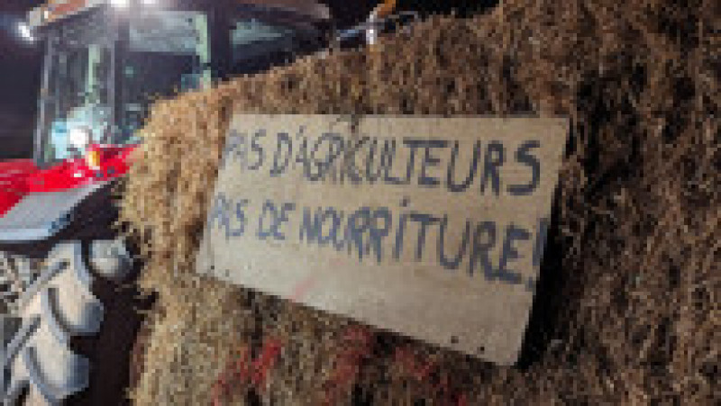 Furia fermierilor francezi ține Parisul blocat pentru a doua noapte la rând. La Bruxelles, fermierii belgieni s-au instalat în centrul orașului. FOTO: Profimedia Images | Poza 17 din 17