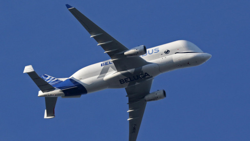 BelugaXL a fost proiectat să transporte simultan un set complet de aripi A350. Sursa foto: Profimedia Images