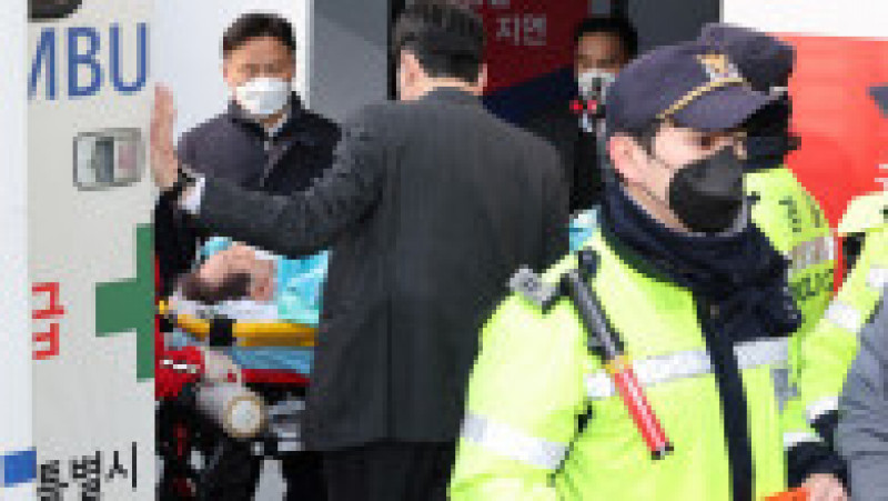 Liderul opoziției din Coreea de Sud a fost înjunghiat în gât în timpul unei vizite electorale. FOTO: Profimedia Images | Poza 4 din 6