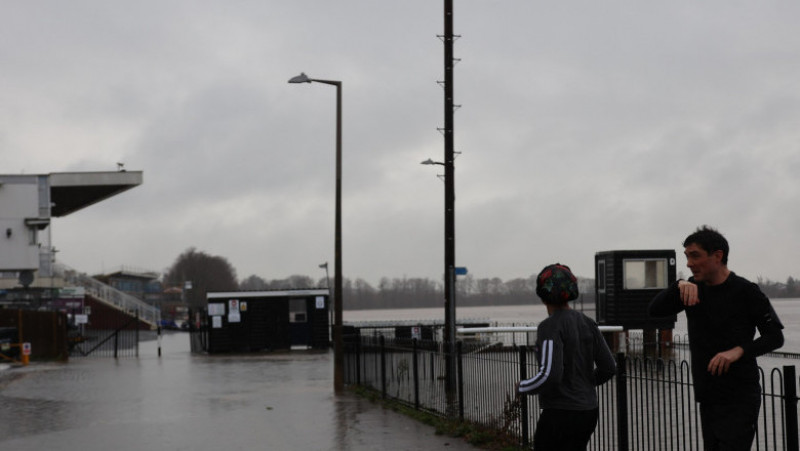Furtuna Henk face ravagii în Marea Britanie. Un mort, sute de avertizări de inundații. FOTO: Profimedia Images
