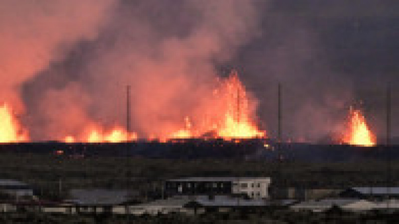 Lava a incendiat casele din Grindavik, după erupția unui vulcan. Sursa foto: Profimedia Images | Poza 6 din 7