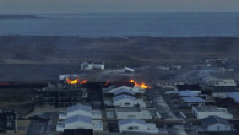 Lava a incendiat casele din Grindavik, după erupția unui vulcan. Sursa foto: Profimedia Images | Poza 5 din 7
