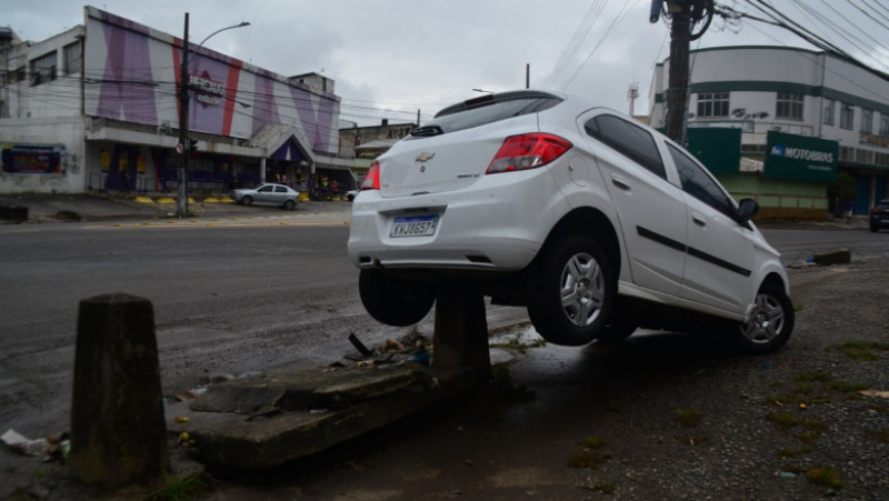În unele părţi ale oraşului fost declarată „stare de urgenţă”. FOTO: Profimedia Images