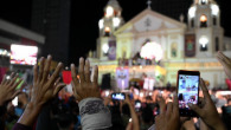 Cel puțin 6 milioane de oameni au participat la procesiunea care a durat 15 ore și a presupus deplasarea statuii pe o distanță de 6 kilometri prin Manila. Tradiția este veche de sute de ani. Sursa foto: Profimedia Images | Poza 11 din 26