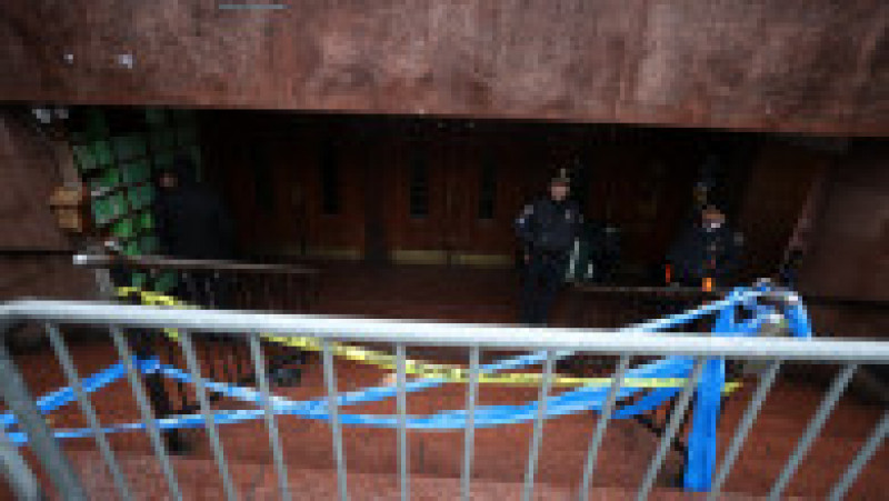 O încăierare a izbucnit între poliţie şi mai multe persoane care au săpat un tunel ilegal secret în sinagoga din Brooklyn. FOTO: Profimedia Images | Poza 7 din 7
