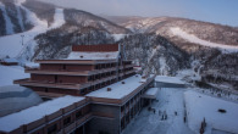 Pentru 750 de dolari, turiștii ruși se pot înscrie la prima excursie organizată în Coreea de Nord - o deplasare de patru zile în stațiunea de schi Masikryong. Sursa foto: Profimedia Images | Poza 10 din 35