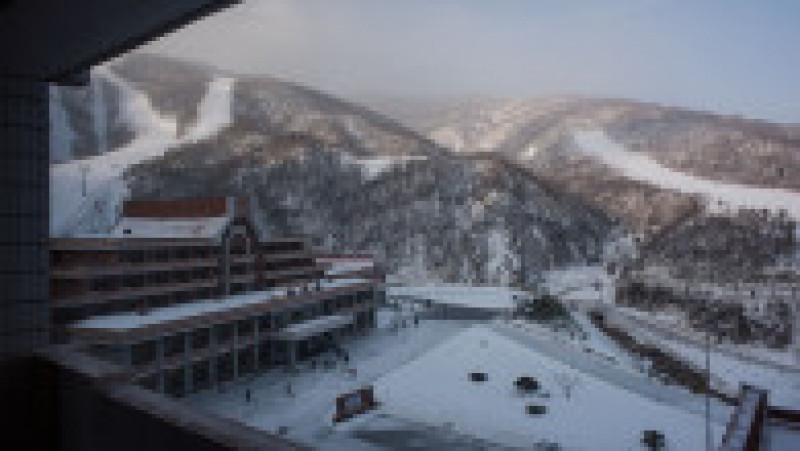 Pentru 750 de dolari, turiștii ruși se pot înscrie la prima excursie organizată în Coreea de Nord - o deplasare de patru zile în stațiunea de schi Masikryong. Sursa foto: Profimedia Images | Poza 4 din 35