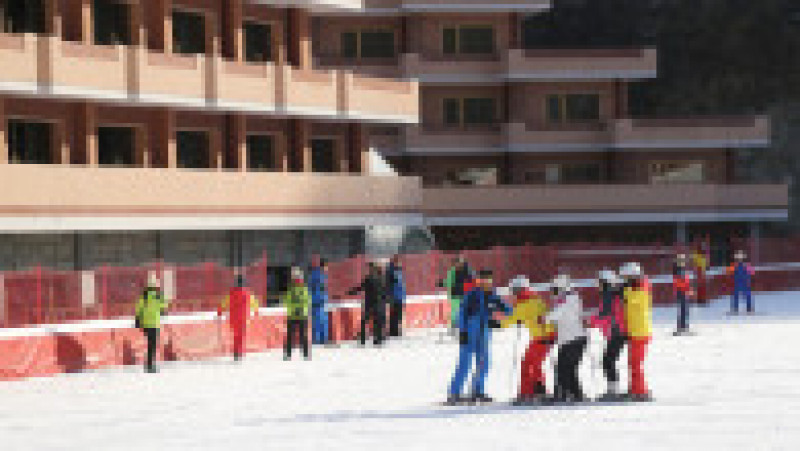Pentru 750 de dolari, turiștii ruși se pot înscrie la prima excursie organizată în Coreea de Nord - o deplasare de patru zile în stațiunea de schi Masikryong. Sursa foto: Profimedia Images | Poza 37 din 38