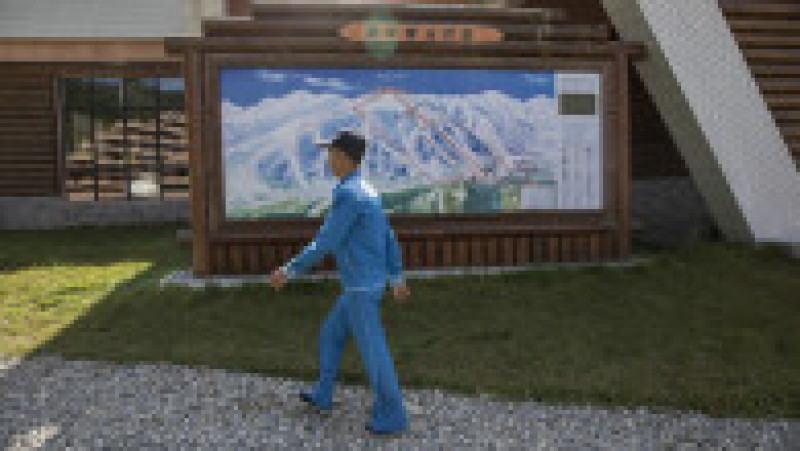 Pentru 750 de dolari, turiștii ruși se pot înscrie la prima excursie organizată în Coreea de Nord - o deplasare de patru zile în stațiunea de schi Masikryong. Sursa foto: Profimedia Images | Poza 25 din 38