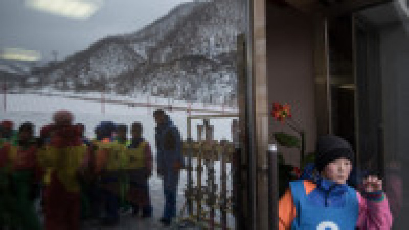 Pentru 750 de dolari, turiștii ruși se pot înscrie la prima excursie organizată în Coreea de Nord - o deplasare de patru zile în stațiunea de schi Masikryong. Sursa foto: Profimedia Images | Poza 7 din 38