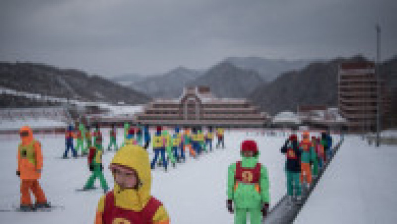 Pentru 750 de dolari, turiștii ruși se pot înscrie la prima excursie organizată în Coreea de Nord - o deplasare de patru zile în stațiunea de schi Masikryong. Sursa foto: Profimedia Images | Poza 6 din 38